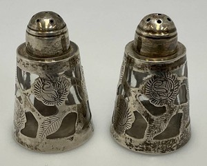 Sterling Silver And Glass Floral Cut Salt And Pepper Shakers Marked Hecho Mexico 925 On Bottoms 60.09 grams Overall