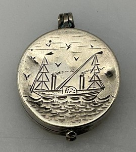 Vintage Silver Natical Compass Pendant .75 9.58 Overall