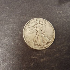 Single 90% Silver 1940 Walking Liberty Half Dollar