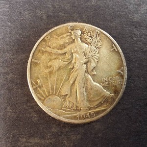 1945 Walking Liberty Half Dollar (90% Silver)