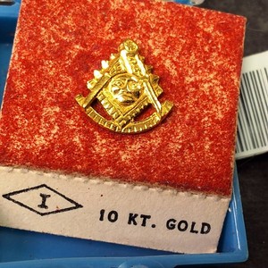 Masonic Pin  Compass and Ruler 10K GOLD pendant .61 grams