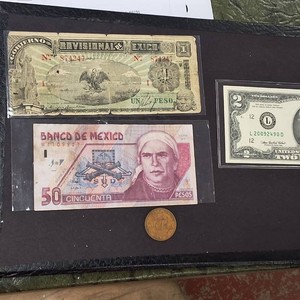 Mixed lot (4) 1967 British Half penny, Peso Bills and Crisp $2 FRN