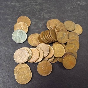 FULL ROLL lot of (50) Circulated Vintage Lincoln Wheat Pennnies (includes 1943 Steel)