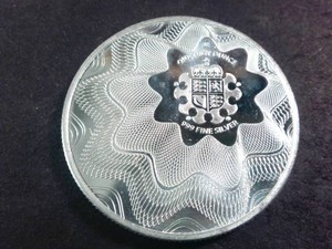 Stunning 1 oz Royal Mint .999 Fine Silver Coin - Excellent detail