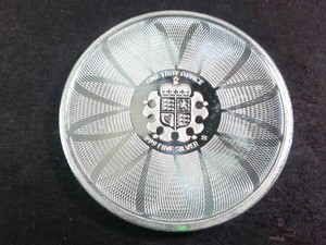 Incrdible 1 oz Royal Mint .999 Fine Silver Coin - Excellent detail