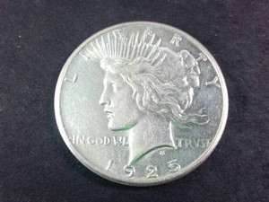 1925 USA Peace Silver Dollar -  Vintage 90% Silver Coin - Excellent Condition
