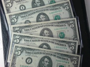Lot of (5) Green Seal $5 FRN 1977 and (4) from the 1980s in Crisp Condition