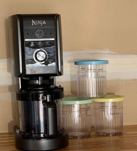 G - Ice Cream Maker - Ninja CREAMi Deluxe With 3 Pint Containers