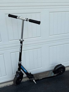 G - Kick Scooter - Razor Folding Push Scooter