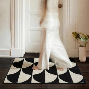 GRANNY SAYS Indoor Outdoor Doormat 20x32 Non-Slip Washable Entry Mat  Low profile polypropylene fleece traps dirt & moisture rubber non-slip backing machine washable indoor or covered patio