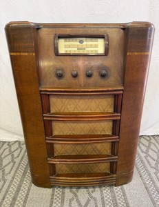 Series 1A63 Tube Radio Broadcast & Shortwave Receiver with Record Player (Late 1930sEarly 1940s) - 36in x 27in