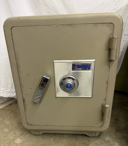 Vintage Sentry Mechanical Dial Fire-Resistant Floor Safe (Combination Provided) - 23.5in x 17.75in