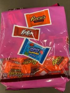 Reeses, Kit Kat & Jolly Rancher Gummies Minis Candy Assortment - 30 OZ Bag