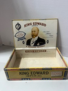 2 Vintage Cigar Boxes King Edward Invincible and Muriel Coronella (2)