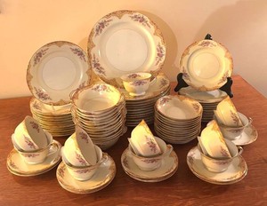 HC - Noritake Floral China Dinnerware Set
