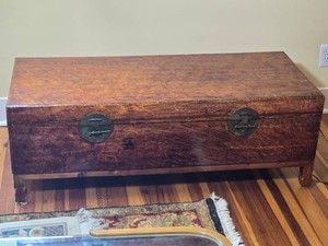 Rich Storage Trunk on Feet