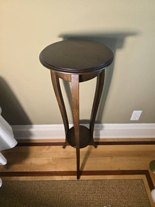 Traditional Mahogany Tone Tall Plant Stand