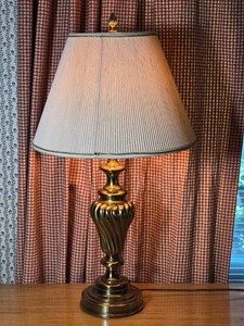 Traditional Brass Tone Urn Form Table Lamp