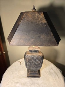 Contemporary Embossed Spiral Urn Table Lamp