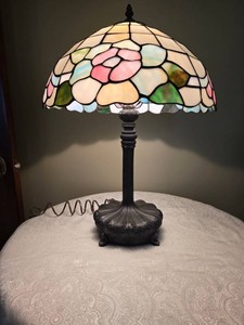 Tiffany Style Pink Rose Stained Glass Table Lamp