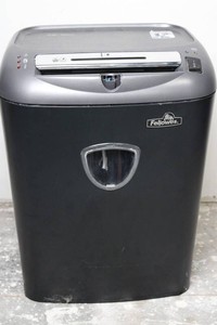Fellowes PS-10C Cross-Cut Paper Shredder - Tested