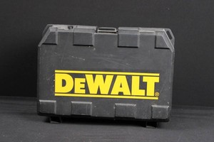 DeWalt 5-Inch Random Orbit Sander With Case, Bag & Discs