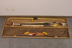 Vintage Bear Archery Company Recurve Bow Set With Case