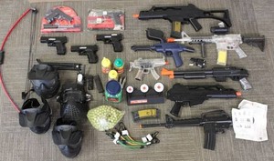 Crosman Stinger P32 & Assorted Airsoft Paintball Equipment Mixed Lot