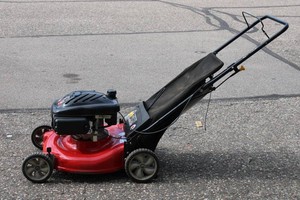 Yard Machines 139cc OHV 21in Walk-Behind Lawn Mower