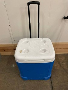 Igloo Ice Cube Rolling Cooler