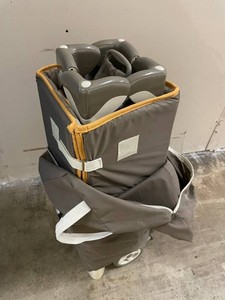 Chicco Child Pack and play with wheels