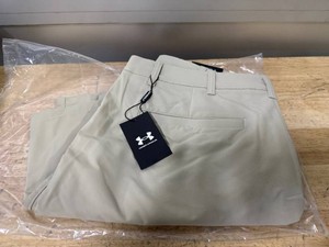 Under Armour Mens UA Matchplay 10 Golf Shorts Size 42 MSRP $60