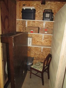 Abandoned stored goods, unit B2 10 x 6