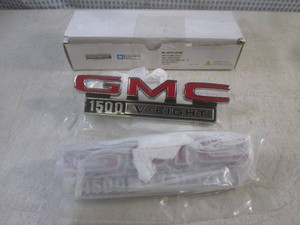 (CSB) Pair of NOS 1968-1972 GMC 1500 V-Eight Truck Side Emblems