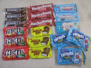 (B-2) Assorted Candy Qty.18