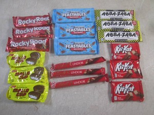 (B-2) Assorted Candy Qty.18