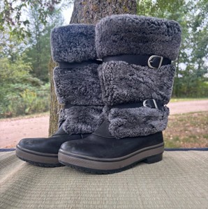 Womens UGG Lilyan Winter Boots - Size 6