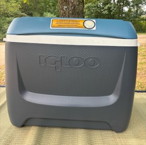 Igloo 62-Quart Maxcold Island Breeze Cooler