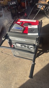 Honda EU7000is Fuel-Injected Inverter Generator - 4 Hours, New Battery, Runs Great