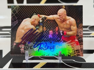 George St. Pierre On-Card Auto 2010 Topps Main Event #100 Signed UFC Card