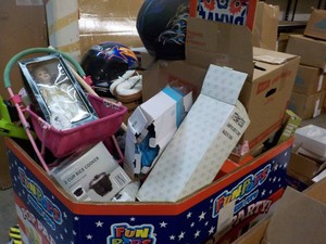 Pallet lot of unclaimed and new overstock items