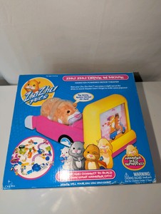 NIB Zhu Zhu Pets Drive-In Movie Theater playset