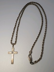 Vintage 925 Sterling Silver engraved floral scroll cross pendant on a 18 twisted 925 Italian Sterling Silver rope chain necklace