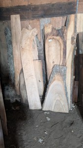 Large lot of live edge oak and medium size lengths 4 and 5 ft long