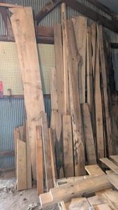 longer pieces of construction, lumber, hardwood miscellaneous. maybe some pine mostly construction