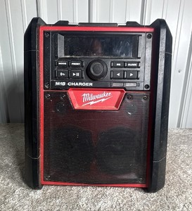 Milwaukee M18 Jobsite RadioCharger (Model 2792-20)