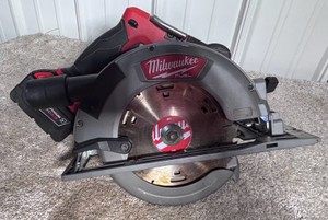 Milwaukee M18 FUEL Lithium-Ion Brushless Cordless 7-14 in. Circular Saw wBattery