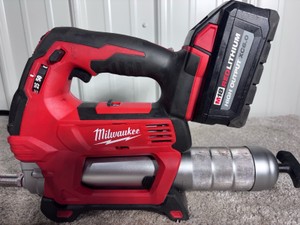 Milwaukee M18 18V Lithium-Ion Cordless Grease Gun wBattery and Charger