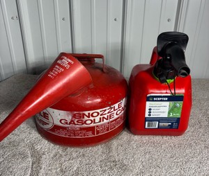 Lot of 2 Gasoline Cans Snozzle 2.5-Gallon Can, Scepter SmartControl 1-Gallon Can