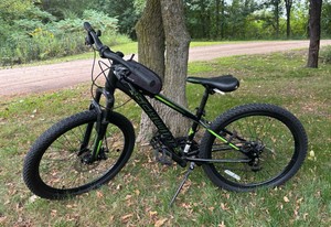 Boys Schwinn 24in Sidewinder Mountain Bike wHelmet